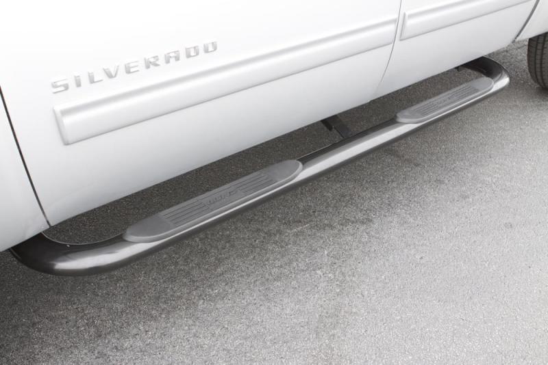 Lund 03-09 Dodge Ram 2500 Quad Cab 4in. Oval Curved SS Nerf Bars - Polished