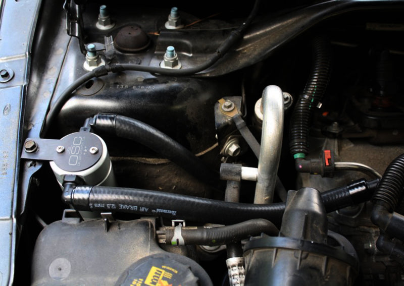 J&amp;L 10-18 Ford Taurus Sho EcoBoost V6 Passenger Side Oil Separator 3.0 - Clear Anodized