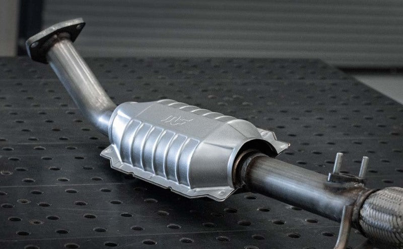 MagnaFlow Direct Fit Catalytic Converter 95-97 Toyota Landcruiser 4.5L/1996 Lexus LX 450 4.5L