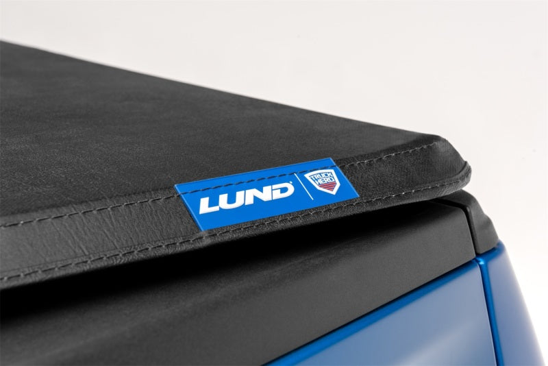 Lund 07-17 Toyota Tundra (5.5ft. Bed) Genesis Tri-Fold Tonneau Cover - Black